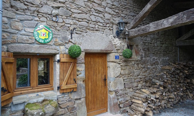 Dompierre-les-Eglises Cabaña | Pintoresca casa de campo francesa de 3 dormitorios