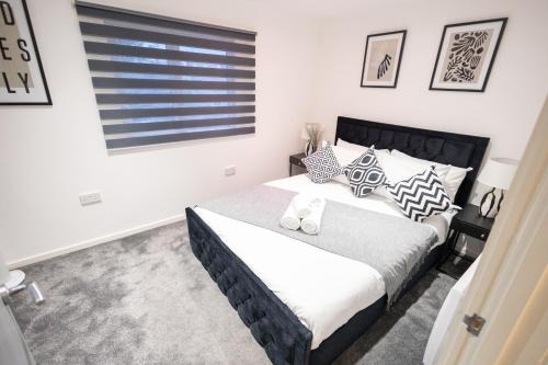 Watford Apartamento | Quaint 3BR l Market St Watford l Sleeps 8