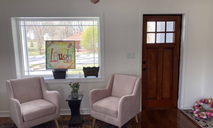 Abingdon Cabaña | Pintoresco Abingdon Cottage Downtown