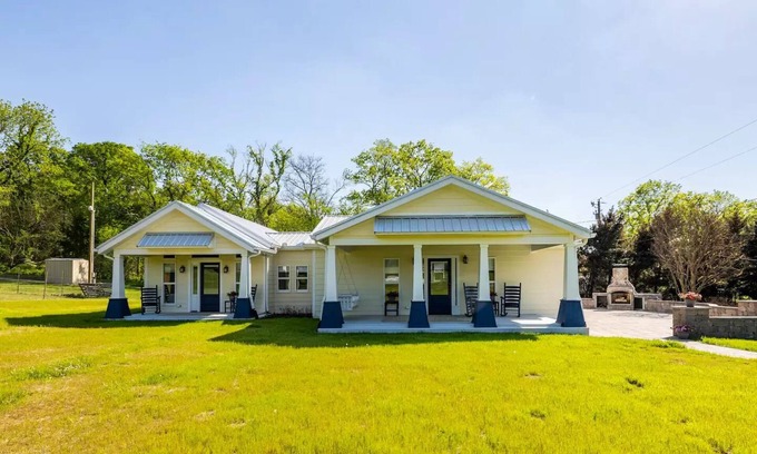 Nolensville Cabaña | Quaint and charming cottage on 10 beautiful acres! Enjoy peace and country life!