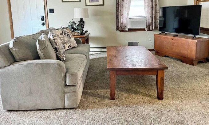 Acton Casa | Quaint and Cozy Cottage in Ideal Location