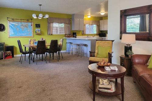 Pear Park Casa | Quaint and Cozy Cottage 3 Mi to Palisade Wineries!