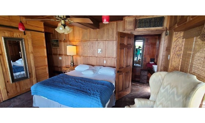 St. Joseph Cabina | Quaint and peaceful waterfront cabin Unit 1