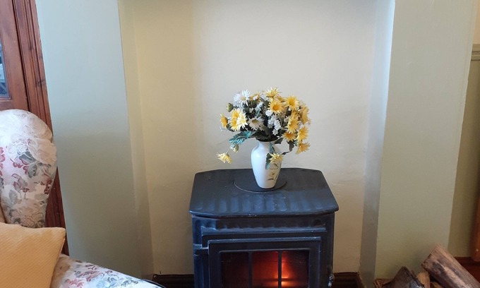 Oakengates Cabaña | Quaint and pretty Shropshire cottage