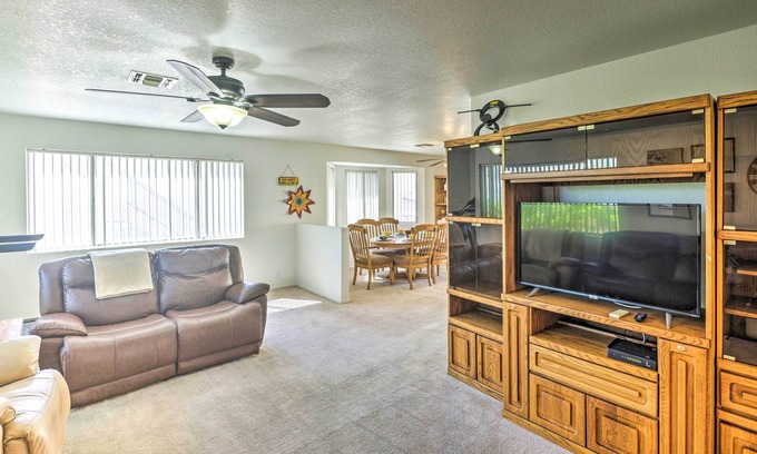 Sunridge Estates Casa | Quaint Bullhead City Getaway ~ 2 Mi to River!