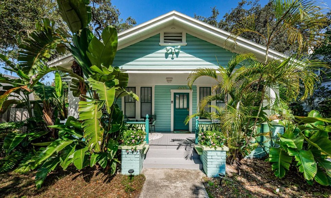 Downtown Dunedin Cabaña | Pintoresco bungalow junto a la calle principal