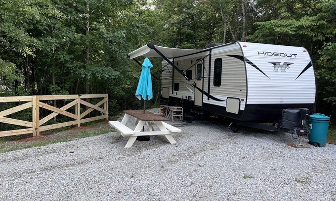 Murrayville Casa | Quaint camper in a private area with full hook ups!