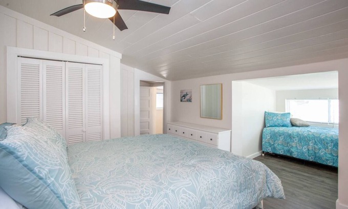 Ozona Cabaña | Quaint, Clean and Bright Cottage in Ozona