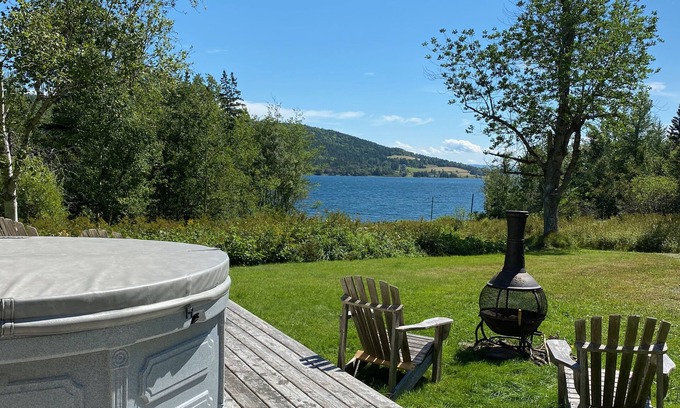 Baddeck Cabaña | Cottage costera pintoresca en un entorno tranquilo con vistas a la bahía de Baddeck