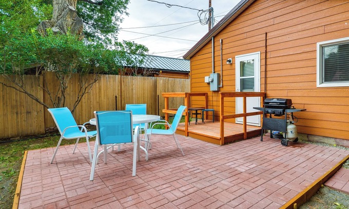 Cody Cabaña | Quaint Cody Cottage w/ Grill: Walk to Downtown!