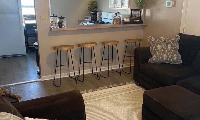 Warren Apartamento | Quaint, Comfy Upstairs Apartment all to yourself.