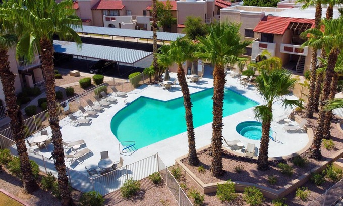 Glendale Condominio | Quaint Condo, heated pool & spa, walking paths