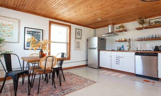 Buckner Casa | Quaint Cottage Downtown Buckner