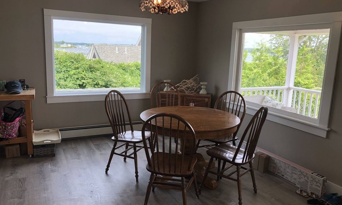Snug Harbor Casa | Quaint cottage in Snug Harbor with water views/rights!