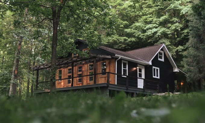 Bladensburg Casa | Quaint cottage in the woods with swim spa