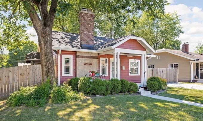 Meridian-Kessler Casa | Quaint Cottage in SoBro - Parking