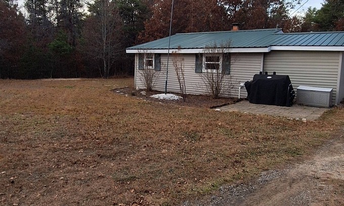 Grayling Cabina | Quaint cottage on 5 wooded acres