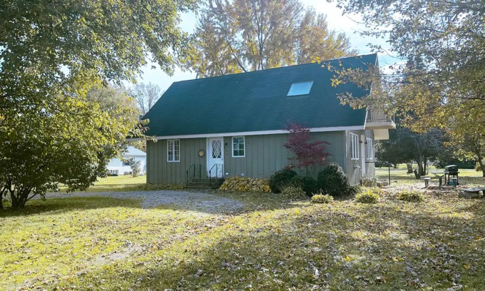 Curtice Cabaña | Quaint Cottage SO Close to Lake Erie