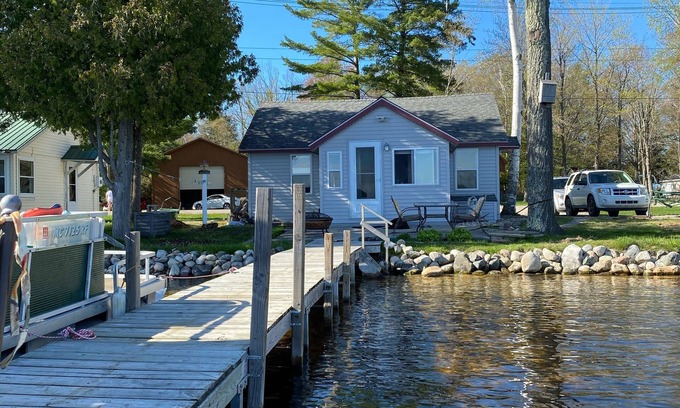 Carp Lake Cabaña | Pintoresca cabaña con un muelle privado en Paradise Lake