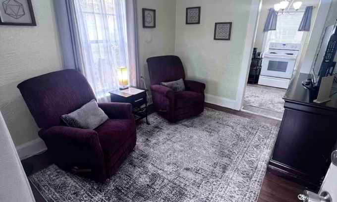 Dixieland Cabaña | Quaint cottage with AC in charming Dixieland