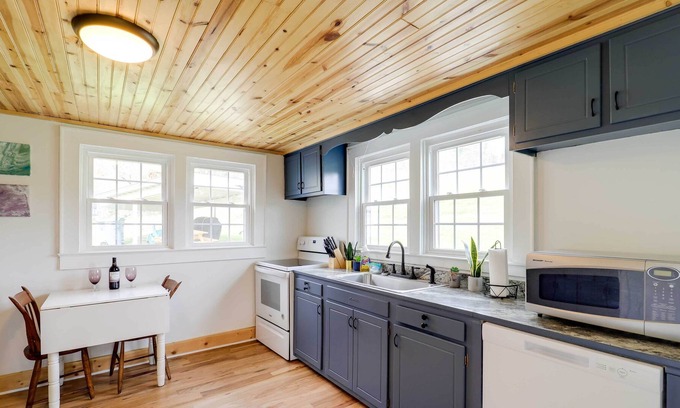 Jefferson Casa | Quaint & Cozy Jefferson Retreat w/ Spacious Yard
