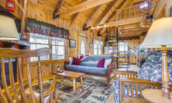 Dahlonega Cabina | Quaint Dahlonega Cabin w/ Cavenders Creek Access!