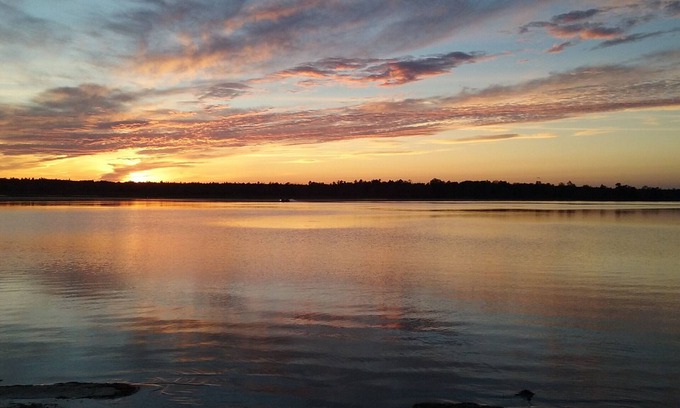 Tawas City Casa | Quaint Family "Up North" Cottage on Tawas Lake - catch fish, relax, sunsets!
