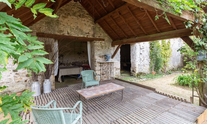 Saint-Laurent-des-Mortiers Casa | Pintoresca casa de vacaciones en Loire, Francia con jardín