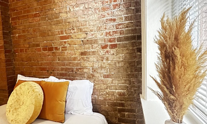Pittsburgh Apartamento | Quaint Highland Park Two Bedroom Apartment ~ Pet Friendly!