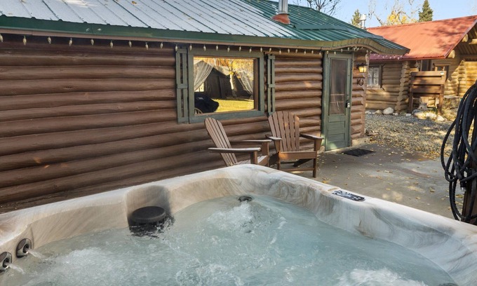 Red Lodge Cabina | Pintoresca cabaña histórica con jacuzzi y WiFi, esta acogedora cabaña se encuentra a poca distancia del centro y de t