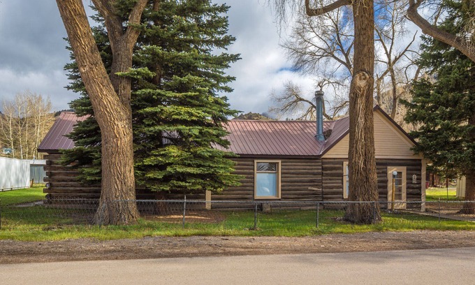 Creede Casa | Quaint Historic Family Friendly Home - In Heart of Creede