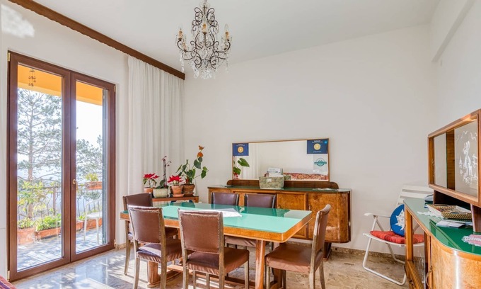 Erli Casa | Pintoresca casa de vacaciones en Erli con balcón