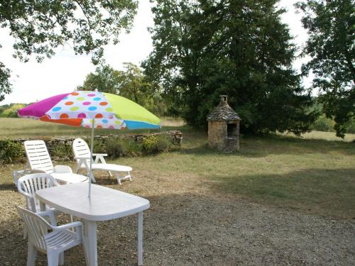 Allas-les-Mines Casa | Quaint Home in Berbiguières, Valley of the Castles at 15min