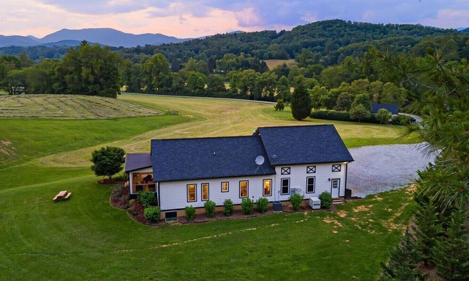 Fairview Casa | Quaint Home on Horse Farm! | Gorgeous Views