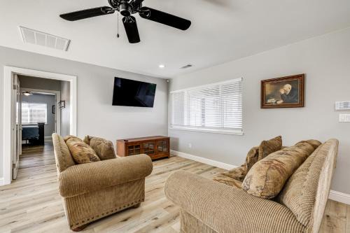 Hughson Casa | Quaint Hughson Vacation Rental, Walk to Downtown!