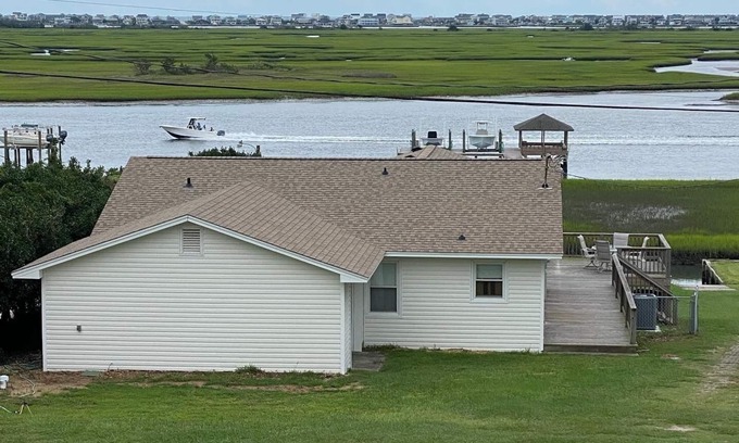 Hampstead Casa | Quaint Intracoastal waterway house with specular views!