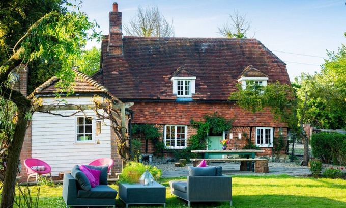 Five Oak Green Cabaña | Quaint Kent Countryside Retreat - cottage, log fires, hot tubs & unique rooms