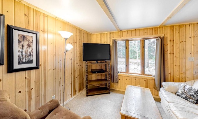 Eagle River Casa | Quaint Lake Escape