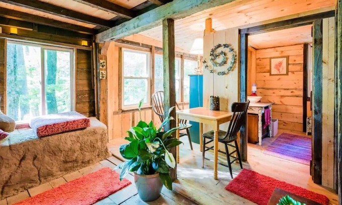 Middleburgh Cabina | Quaint Lakeside Nature Cabin
