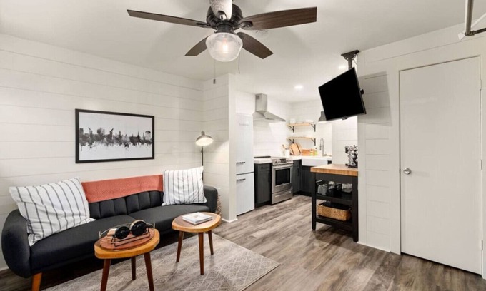 Auburn Apartamento | Vive en el lujo ... ¡Camina hacia el gran juego!