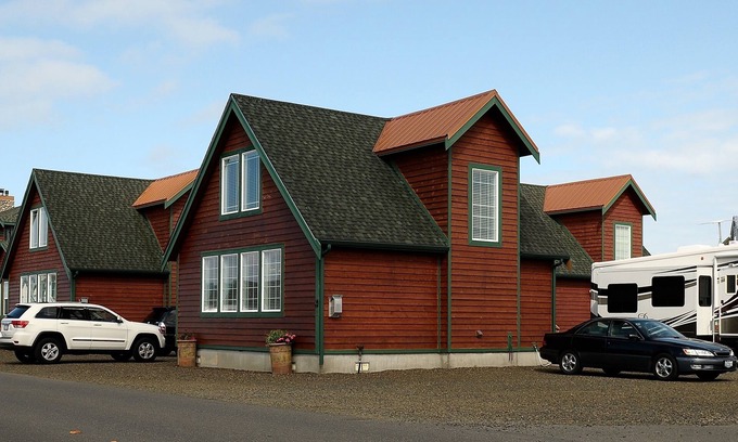 Ocean Shores Cabaña | Quaint location, quiet end of the beach. Kid and pet friendly