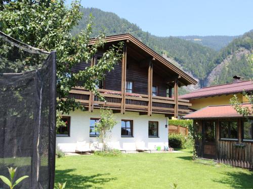 Goldegg Casa | Quaint Mansion near ski bus in Goldegg