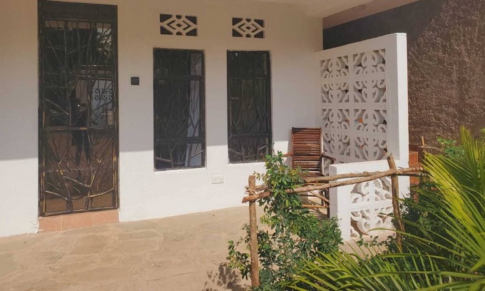 Galu Cabaña | Quaint Modern Cottage - 10 Minutes Walk From the Beach