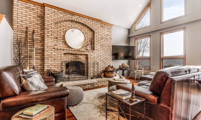 Hadley Casa | Quaint + Modern Lakeview Home on Sacandaga Lake