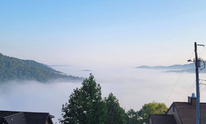 Burnsville Condominio | Quaint Mt. Mitchell Condo