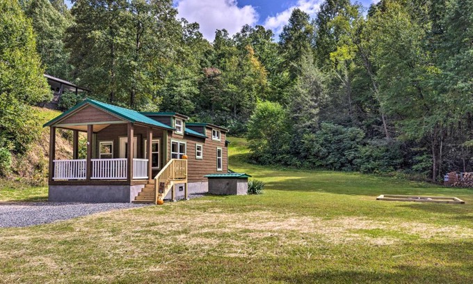 Brevard Casa | Quaint Mtn Cabin Tiny Living Near Big Adventure