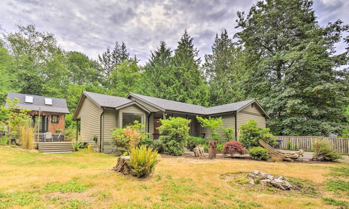 Suquamish Casa | Quaint Northwestern Home w/ Beach Access!