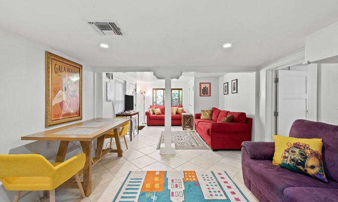 Fairgrounds Apartamento | Quaint one bedroom blocks from city park and the fairgrounds
