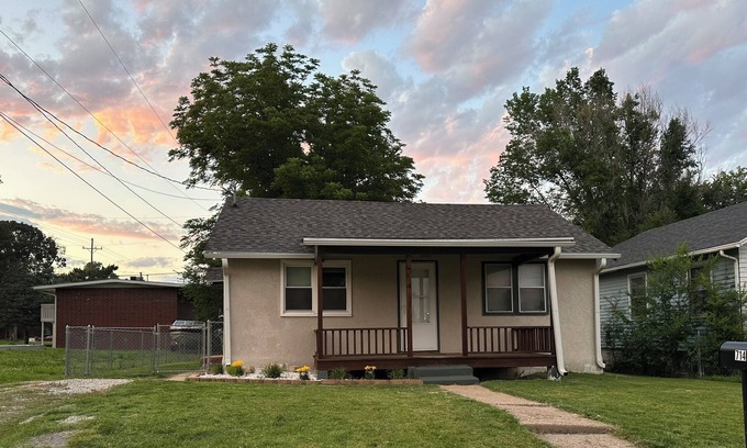 Emporia Casa | Quaint parkside home