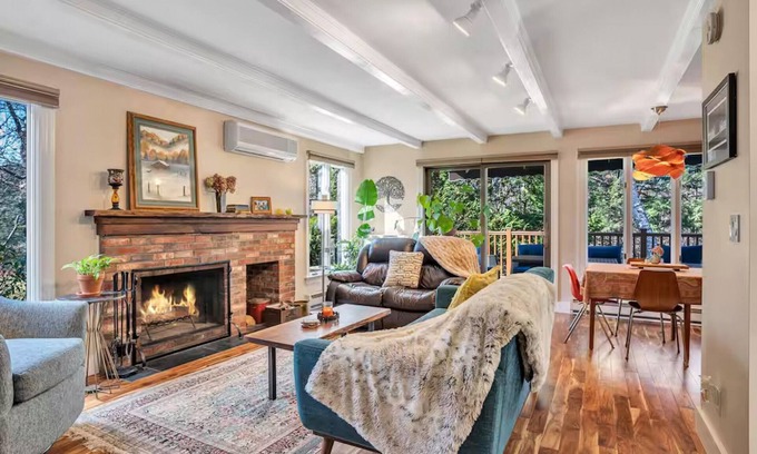 West Hartford Condominio | Quaint Quechee Lakes Condo - walk to Lake Pinneo & the Clubhouse!